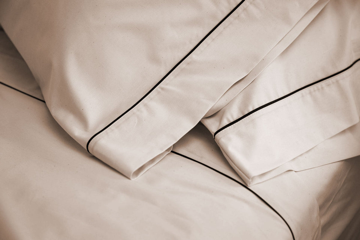 Cotton Percale Bed Sheet Set with Classic Piping Design